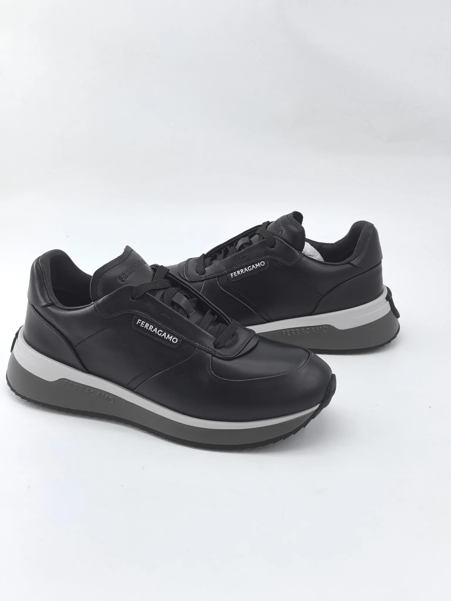 [Ferragam] Top P: 780💰 ▪️Size: 39-44 (38.45 custom-made) FERRAGAMO Ferragam 🔍Top purchasing agent 🇮🇹 Ferragam Street-charming casual shoe series, the counter sells the original configuration simultaneously, Italian imported cowhide fabric, high-quality splicing technology, imported water-dyed cow lining , soles: original foam outsole specially provided by the original factory, original factory follow-up goods, 🔍 high quality, can be entered and exited the counter at will, welcome to compare and synchronize with the counter.